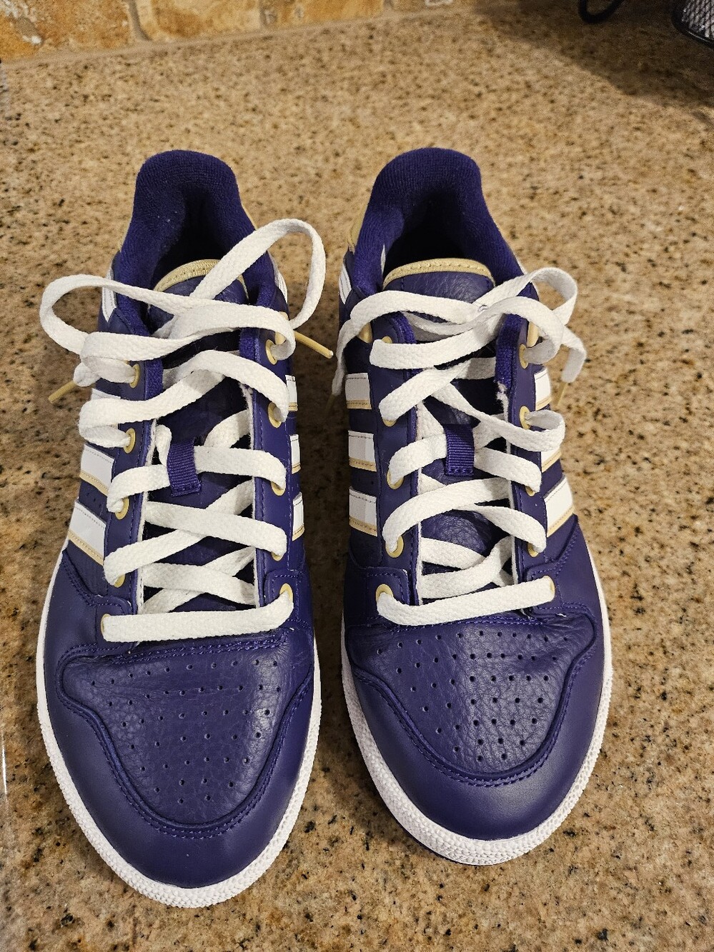 Adidas Centennial 85 Low/ Univ. Of Washington Size 6.5 Mens
